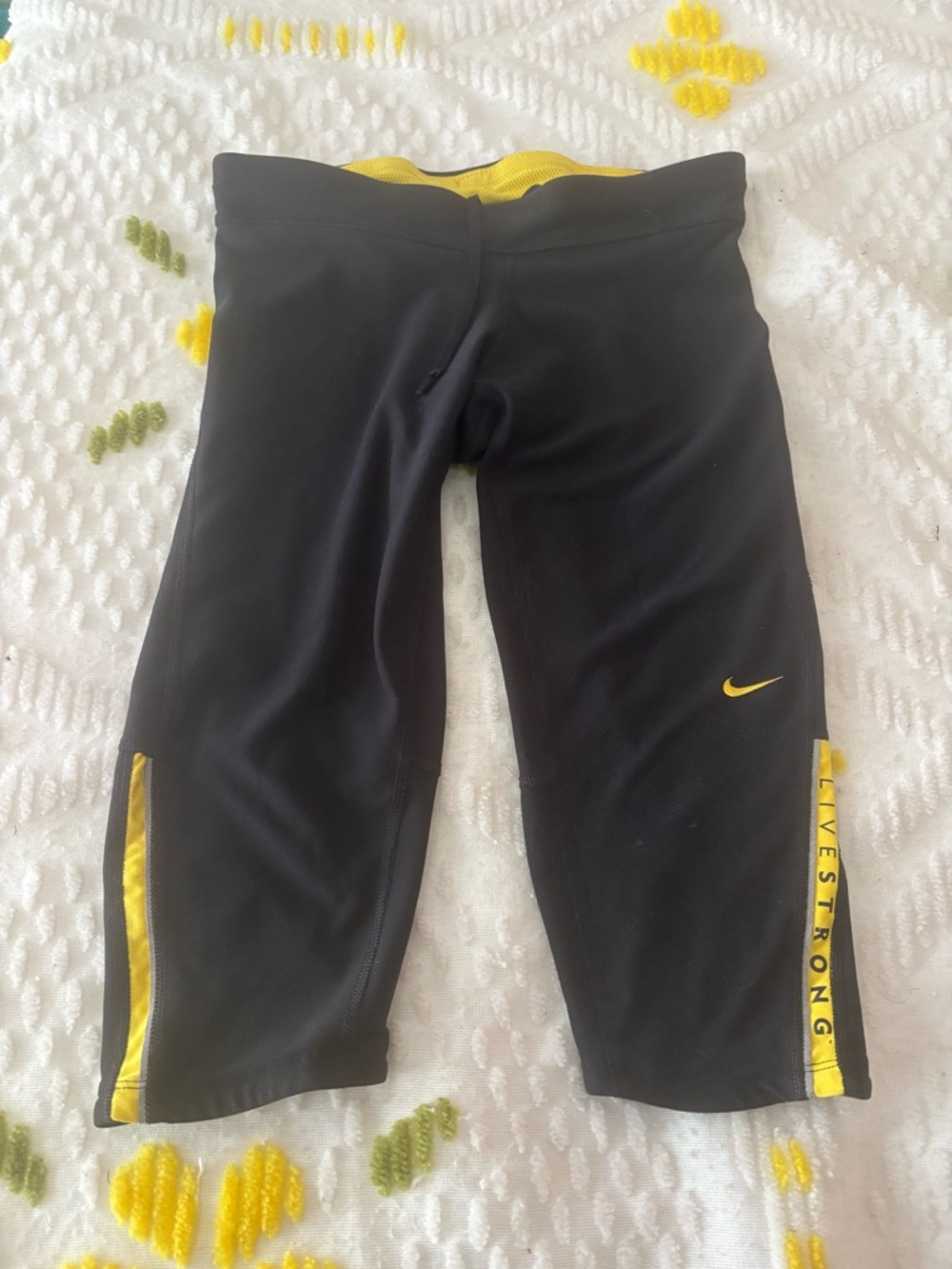 Nike Leggings Woman’s Size Small Black Yellow Capri Livestrong Back Zip Pocket